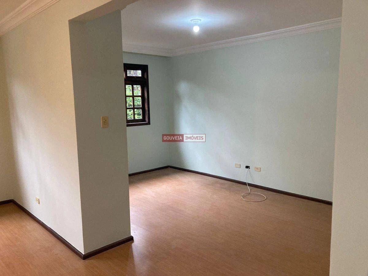4-bedroom house with a glass-enclosed balcony — photo 38