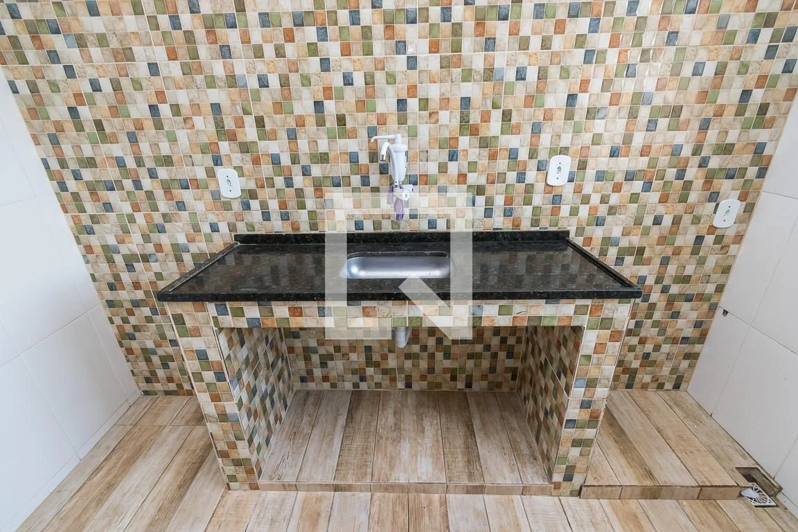 Balcony with a grill in a 3-bedroom apartment, 80 m² — photo 36