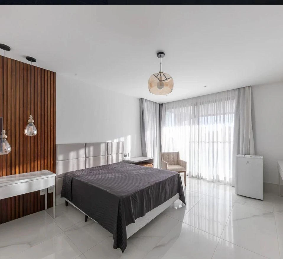 Furnished house with 5 bedrooms and an open-plan kitchen — photo 25