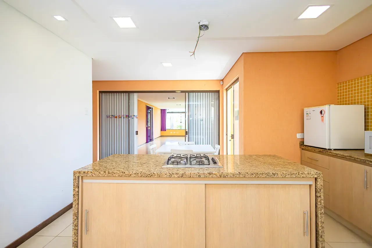 Furnished house with 5 bedrooms and 470 m² — photo 41