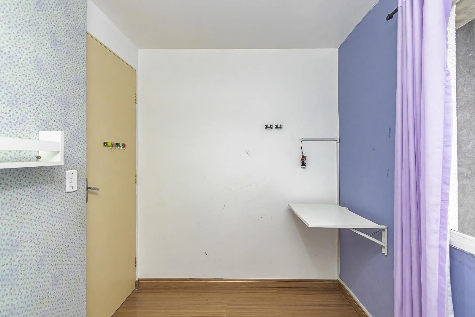 2-bedroom apartment with wood or laminate floors — photo 18