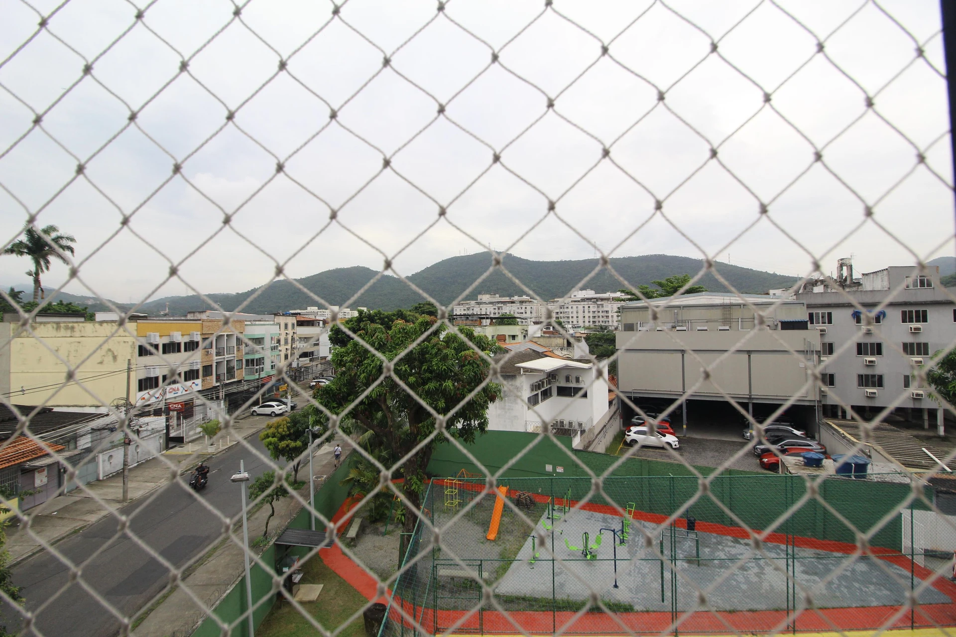 2-bedroom apartment with a mountain view in Rio de Janeiro — photo 29