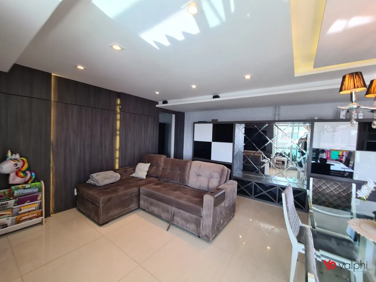 Furnished 2-bedroom apartment with enclosed balcony — photo 9