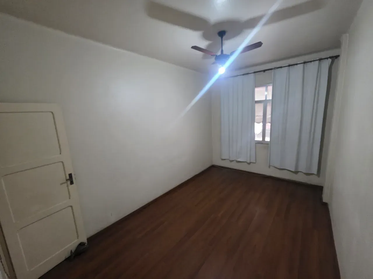 Apartment, 90 m², with wood or laminate floors — photo 3