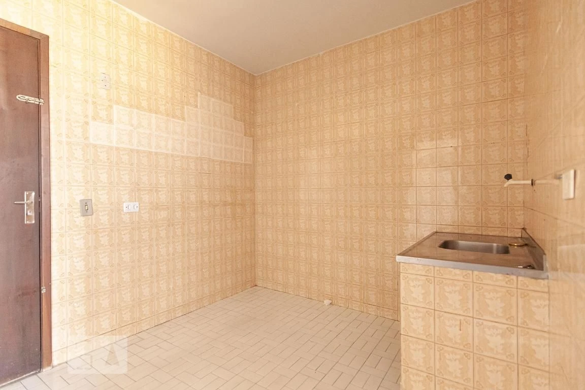 Unfurnished apartment with 3 bedrooms and 1 bathroom — photo 2
