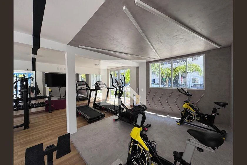 2-bedroom apartment in a building with a gym — photo 18