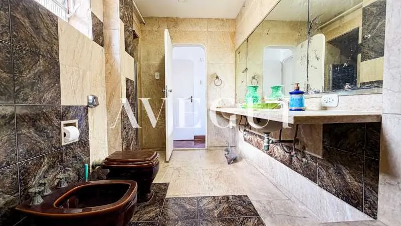 Furnished penthouse with 5 bedrooms and 3 bathrooms — photo 23