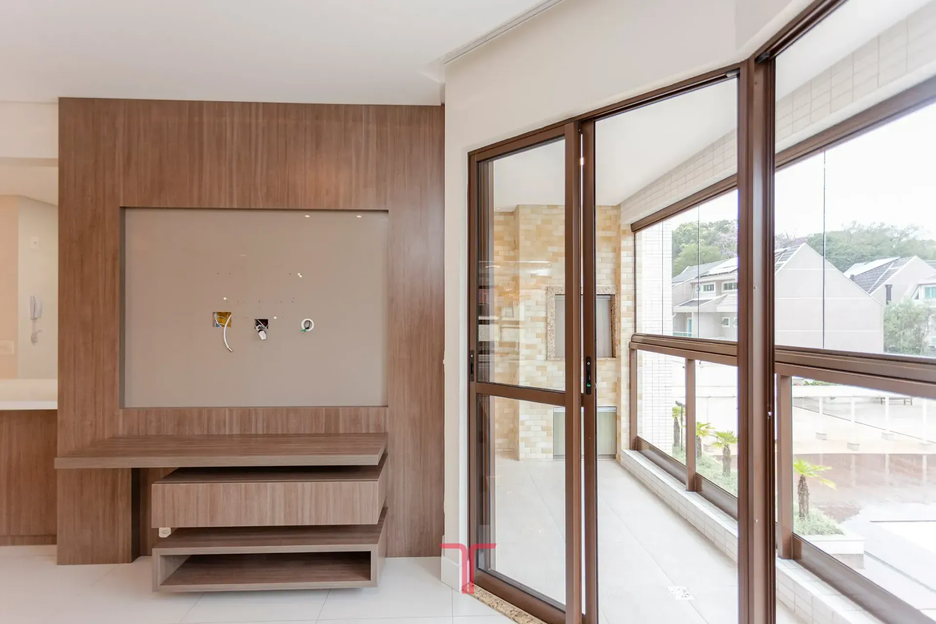 3-bedroom apartment in a building with a pool — photo 11