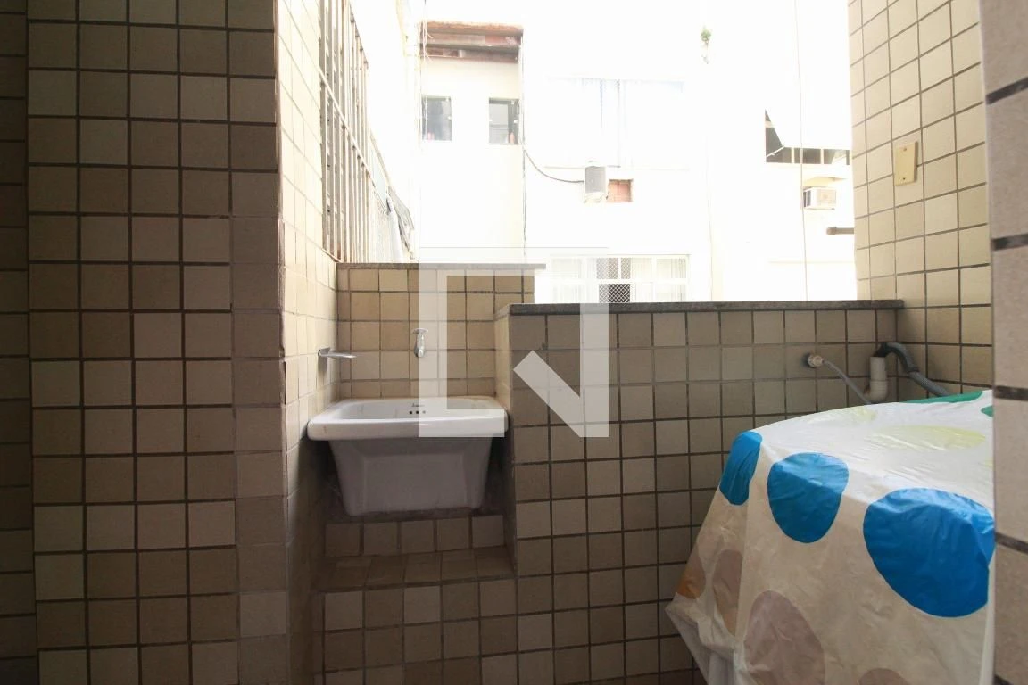 Квартира з 2 спальнями та дерев'яною підлогою або ламінатом — photo 32
