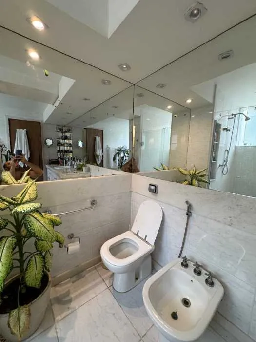 Apartamento de 484 m² com janelas do piso ao teto e banheira — photo 15