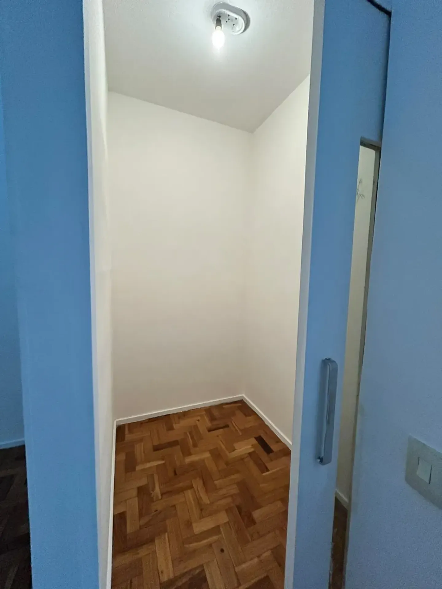 2-bedroom apartment with a walk-in closet — photo 7