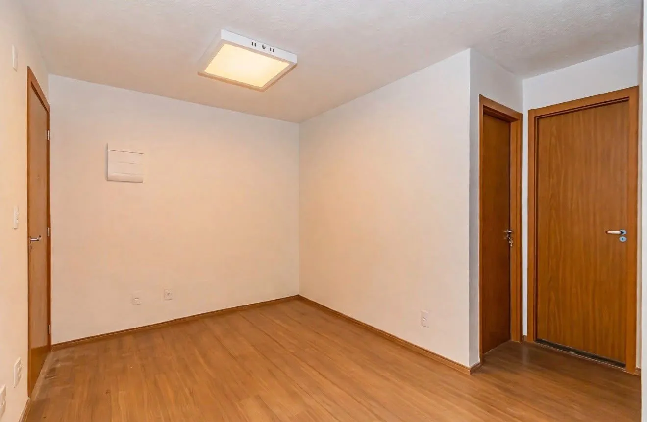 2-bedroom apartment with wood or laminate floors in Curitiba — photo 12