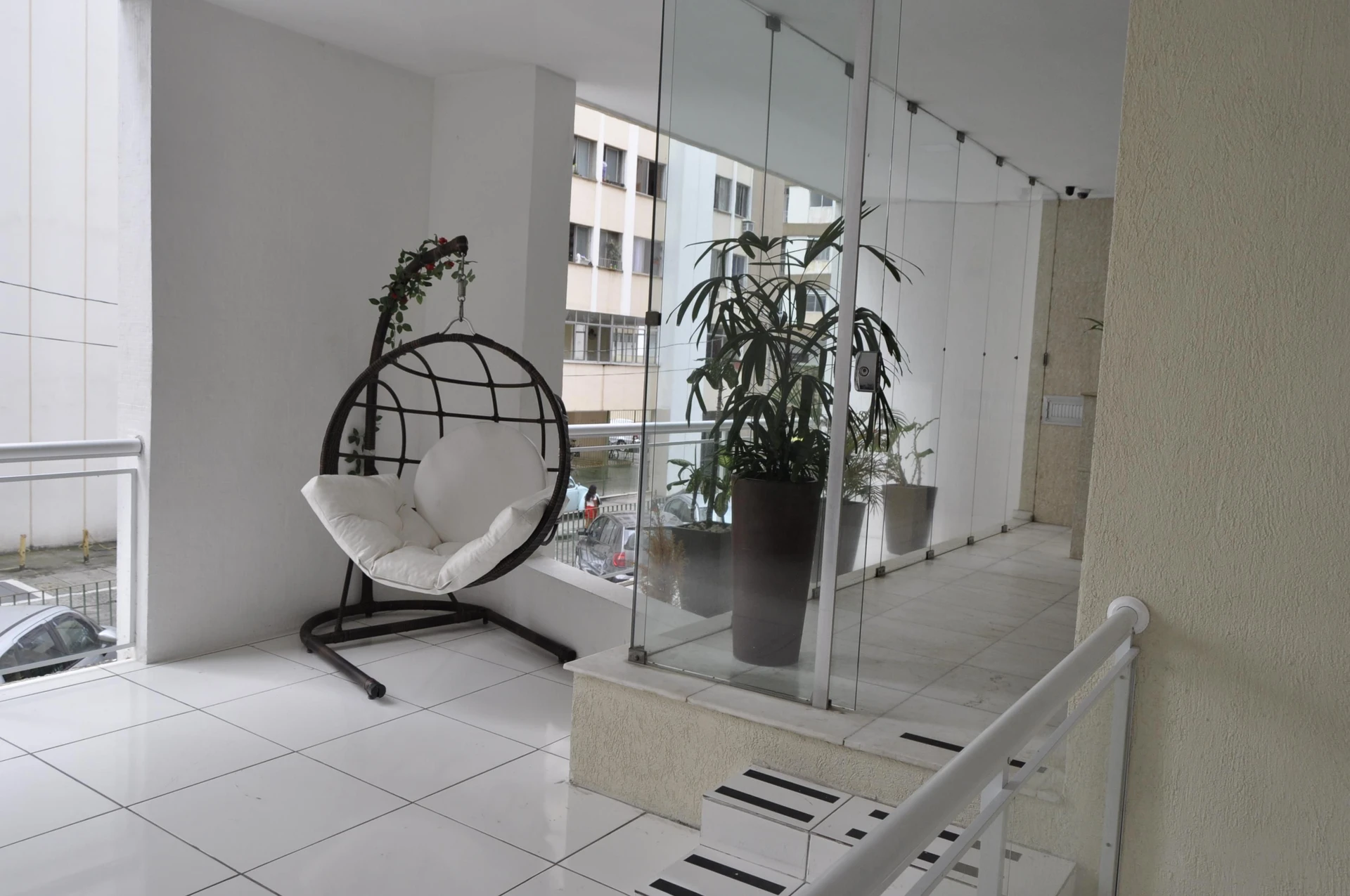 Glass-enclosed balcony in a 3-bedroom apartment, 65 m² — photo 6