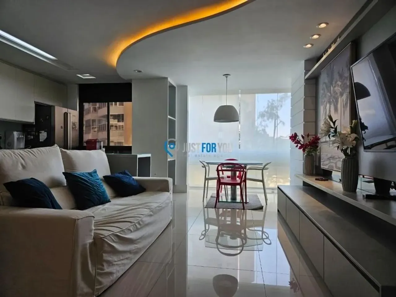 Apartamento mobiliado com 2 quartos e 2 banheiros, 100 m² — photo 3