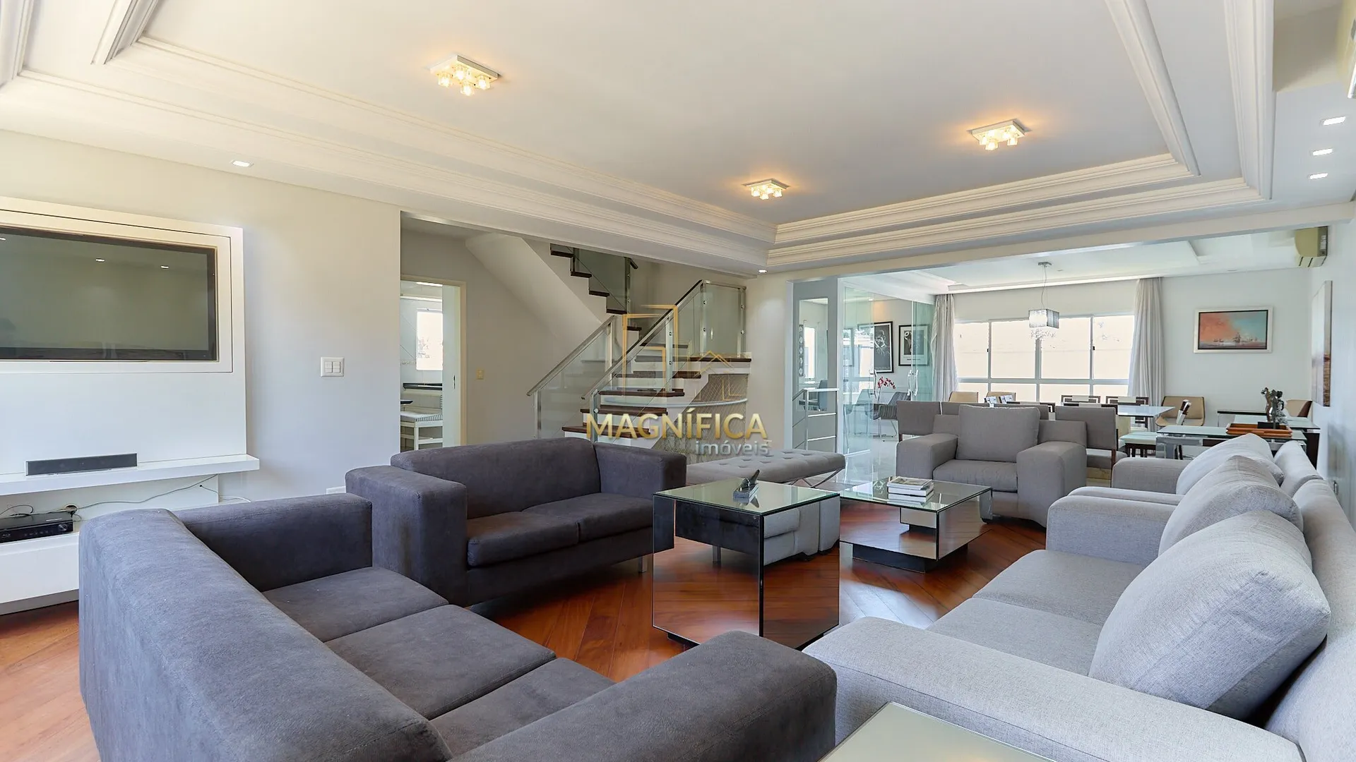 House with 4 bedrooms and 3 en-suite suites, 4 parking spaces — photo 2