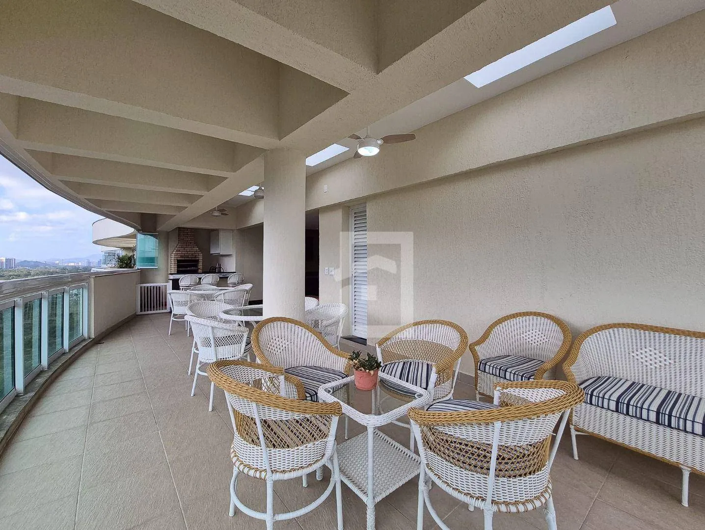Furnished 235 m² apartment with 4 bedrooms — photo 53