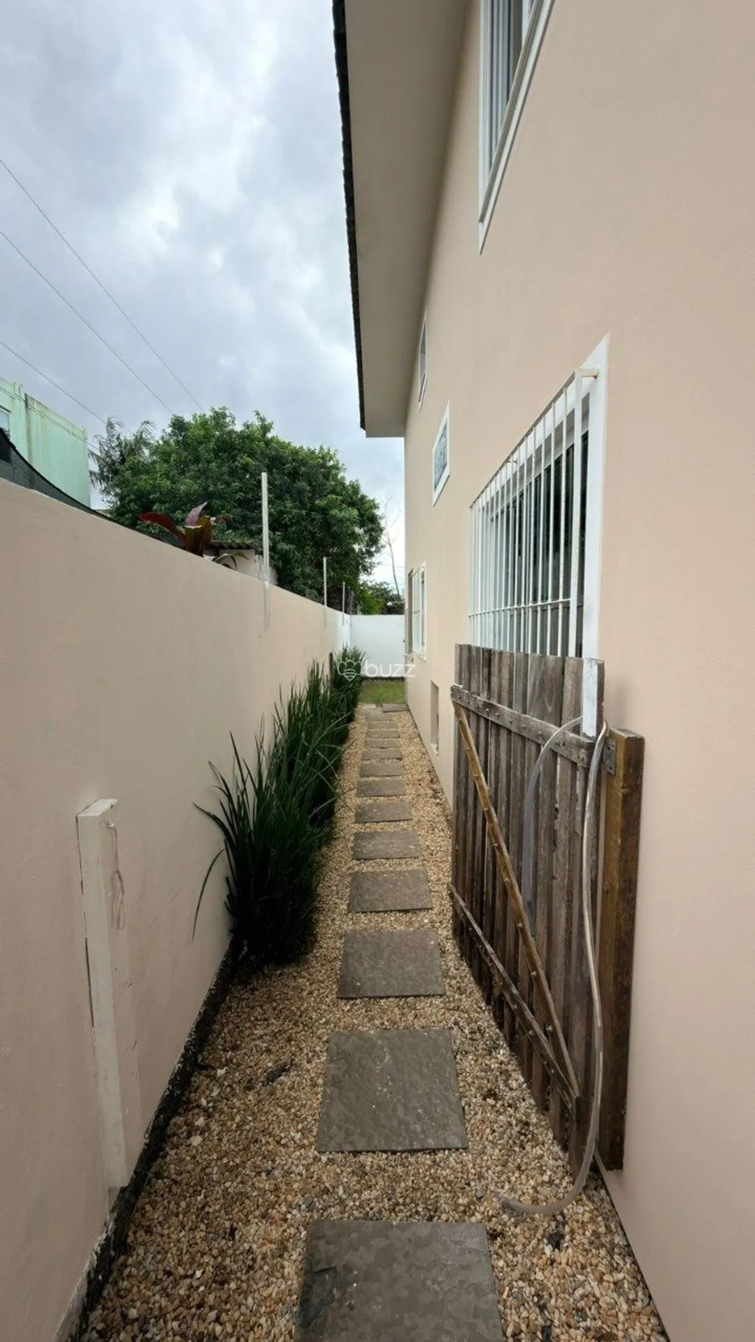 146 m² house with a walk-in closet and a garden — photo 31