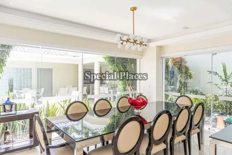 Furnished home with 5 bedrooms and 5 parking spaces — photo 19