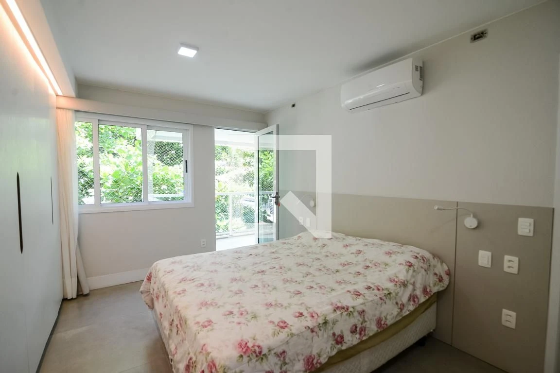 Furnished 4-bedroom apartment with 4 bathrooms — photo 10