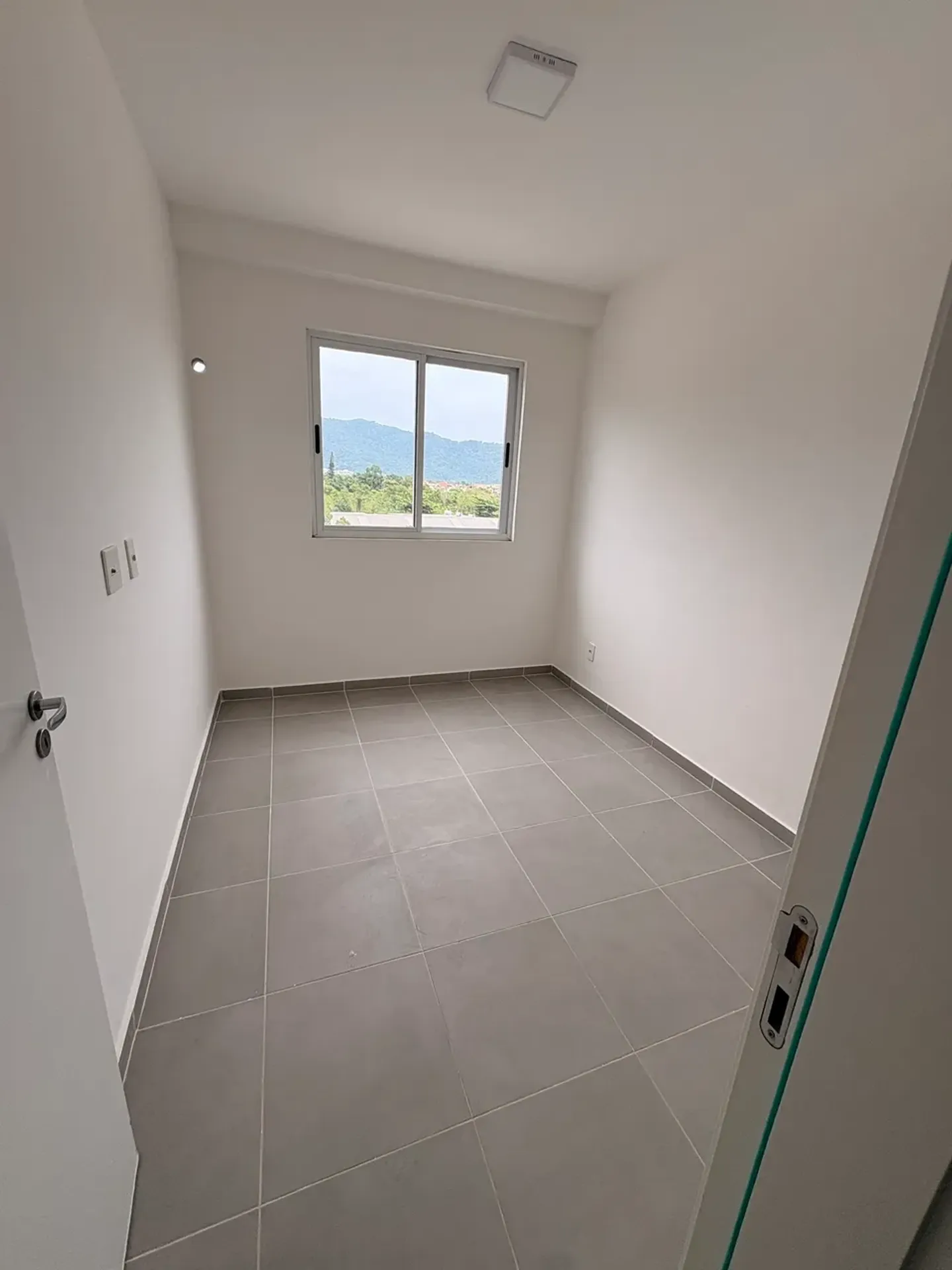 Mountain view in a one-bedroom apartment, 35 m² — photo 2