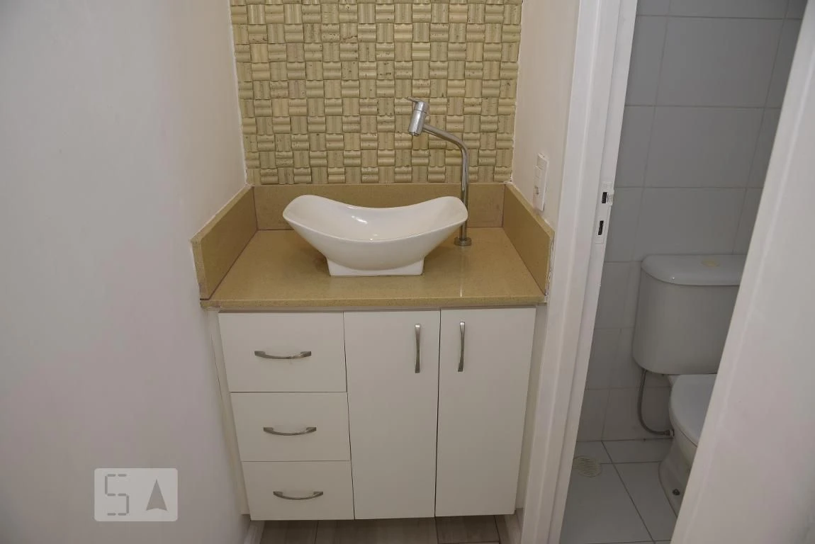 Wood or laminate floors in a 2-bedroom apartment, 48 m² — photo 3