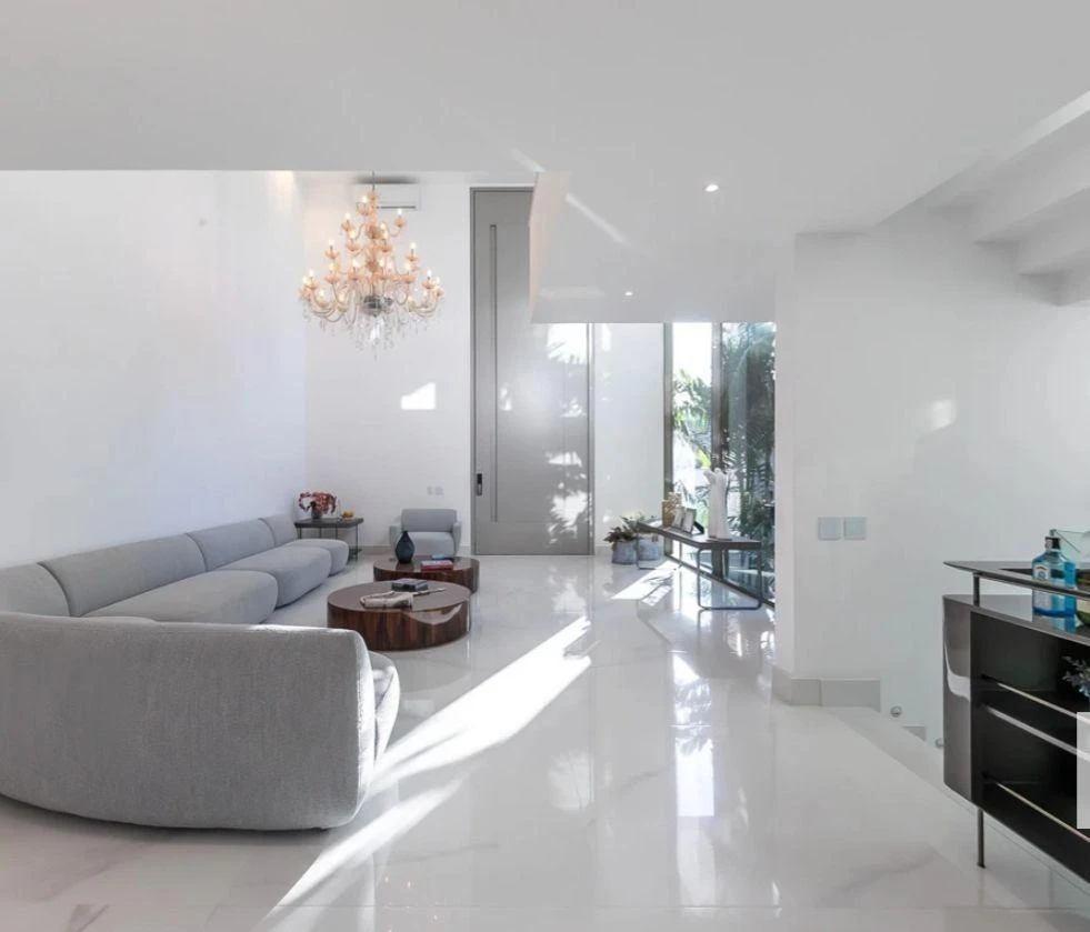 Furnished house with 5 bedrooms and an open-plan kitchen — photo 28