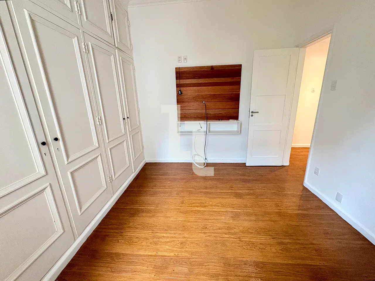 Home office in a 2-bedroom apartment, 85 m² — photo 4