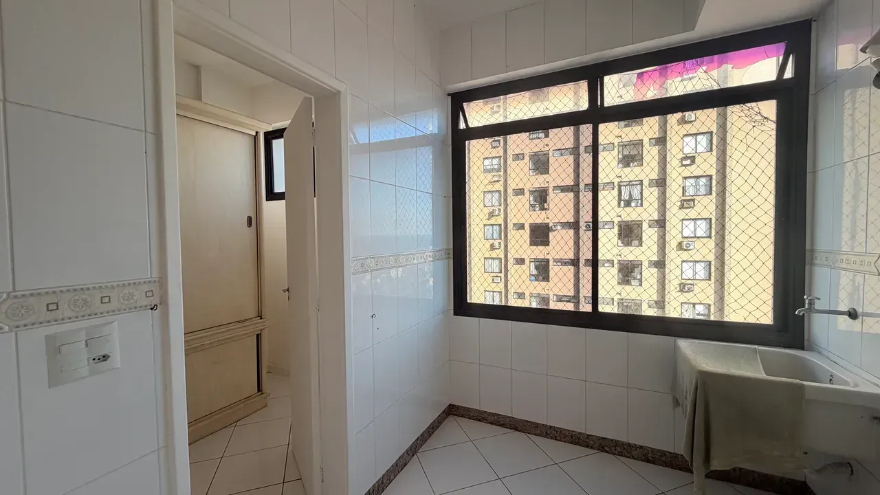 4-bedroom apartment with glassed-in balcony and 2 parking — photo 9