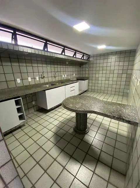 156 m² apartment with 3 bedrooms and 3 bathrooms — photo 2