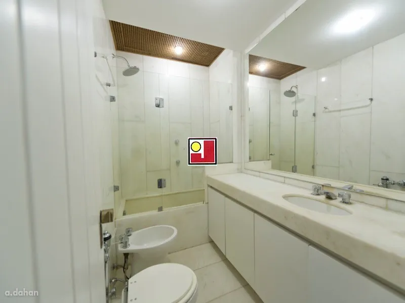 4-bedroom apartment with a glass-enclosed balcony — photo 20