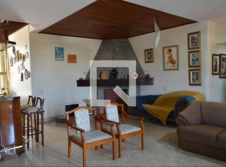 House with enclosed balcony, 6 bedrooms and 478 m² — photo 2