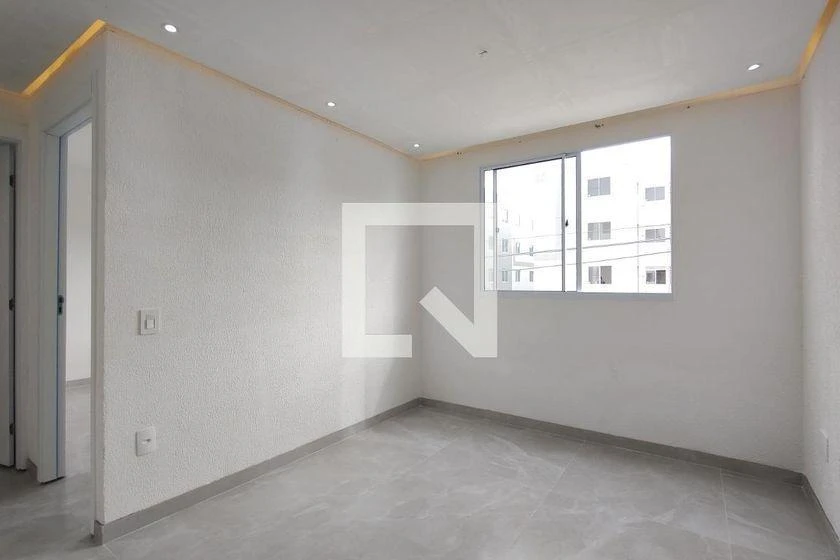 Unfurnished 2-bedroom apartment with 41 m² and parking — photo 2