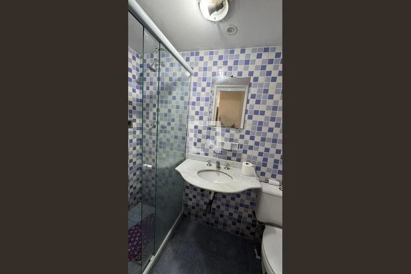 3-bedroom apartment in a building with a pool — photo 8