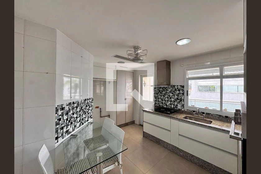4-bedroom apartment in a building with a sauna — photo 2