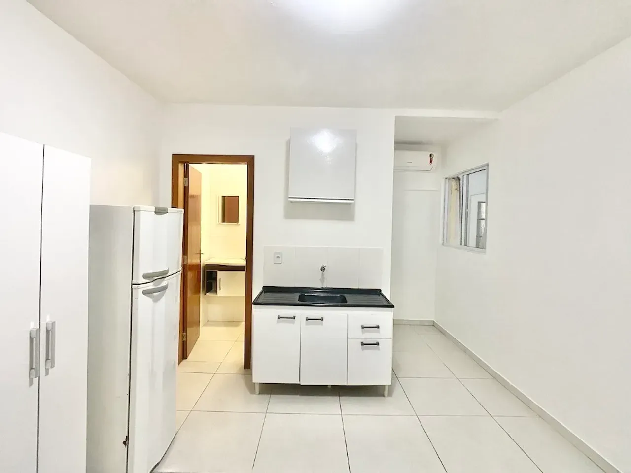 Studio apartment with 1 bedroom and private bathroom — photo 3