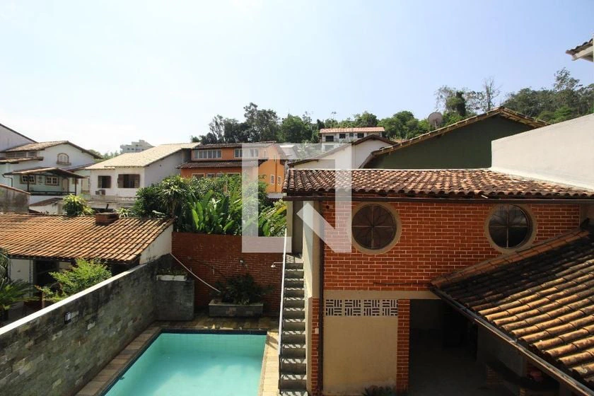 4-bedroom house with a mountain view in Rio de Janeiro — photo 11