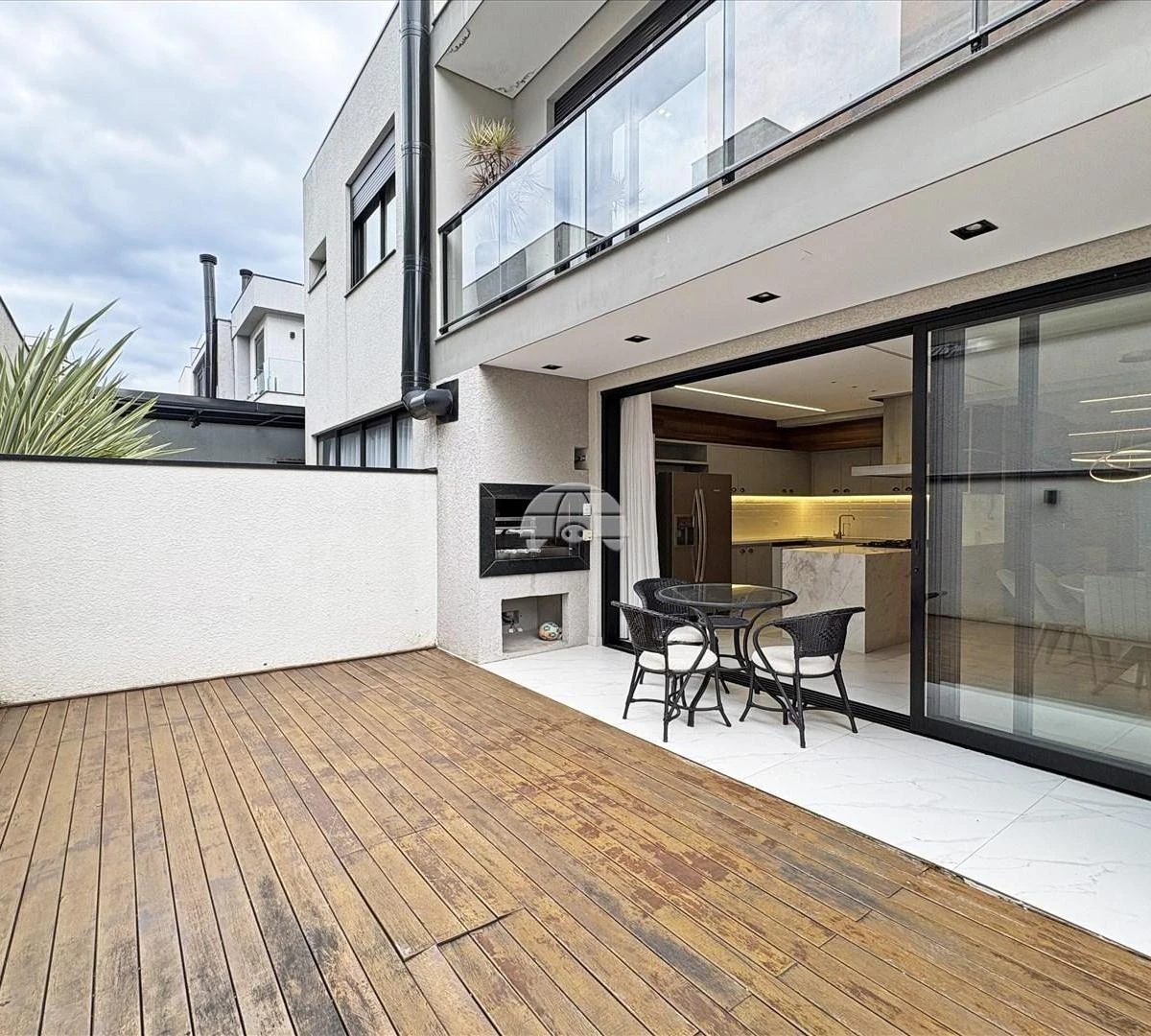 Furnished 293 m² house with open-plan kitchen — photo 27