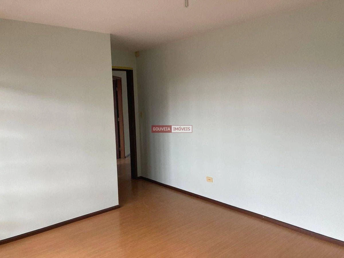 4-bedroom house with a glass-enclosed balcony — photo 32