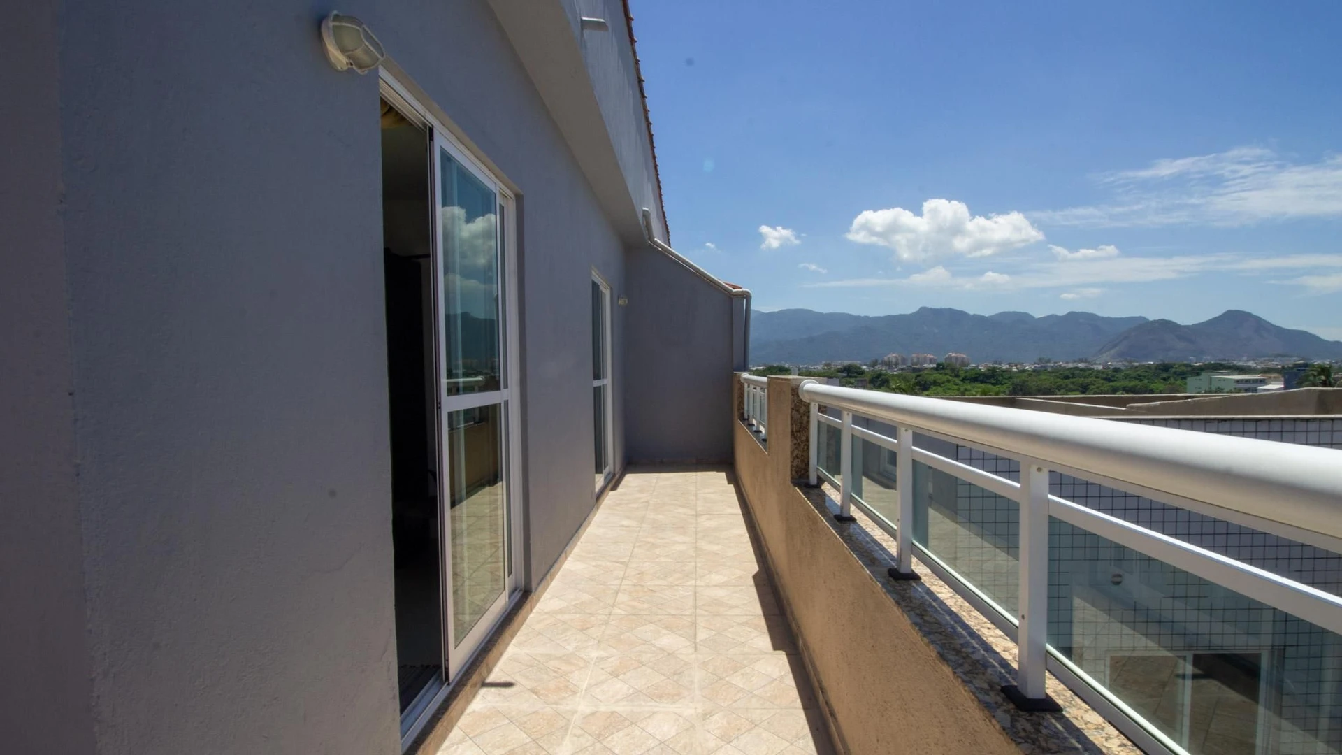 Apartamento mobiliado de 3 quartos com varanda e vista — photo 27