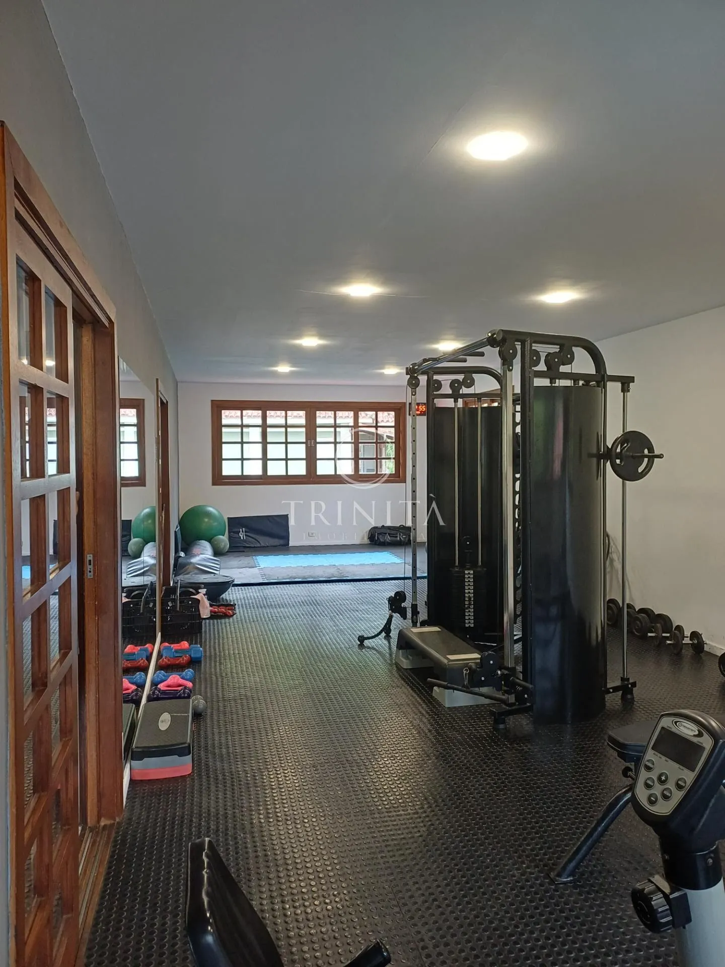 House, 490 m², with a grill on the balcony — photo 5