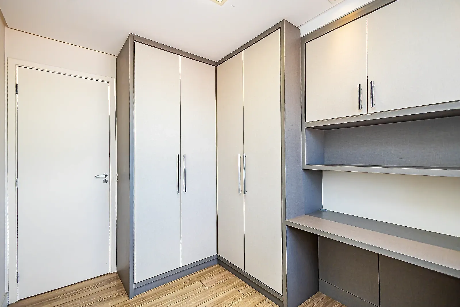 2-bedroom 63 m² apartment with a glass balcony — photo 61