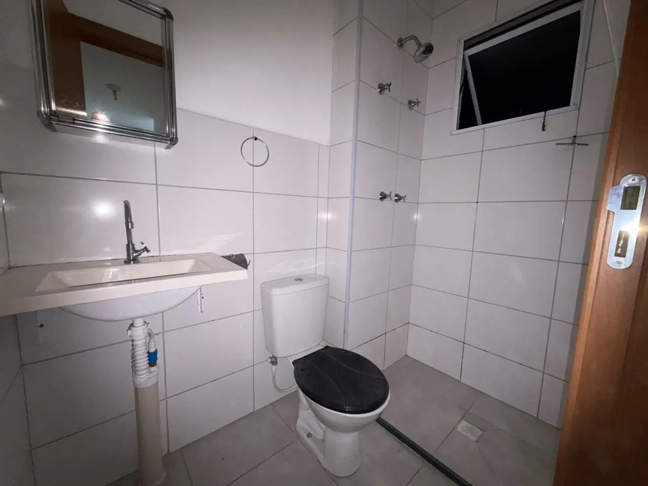 Квартира з 2 спальнями та дерев'яною підлогою або ламінатом — photo 14