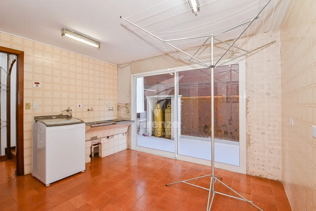 424 m² house with 3 en-suite bedrooms and 4 parking spots — photo 59