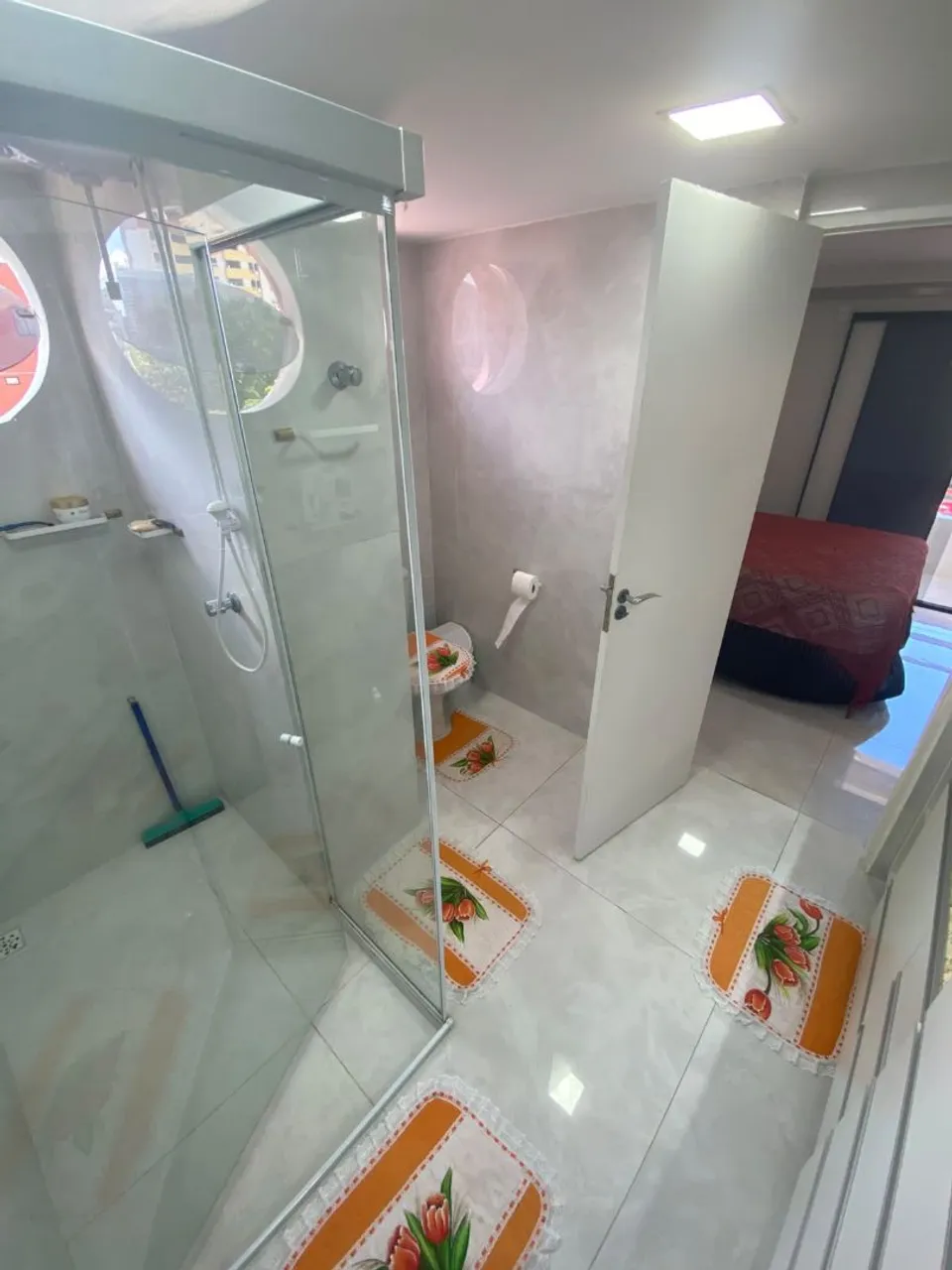 Furnished apartment, 112 m², with a glass-enclosed balcony — photo 13