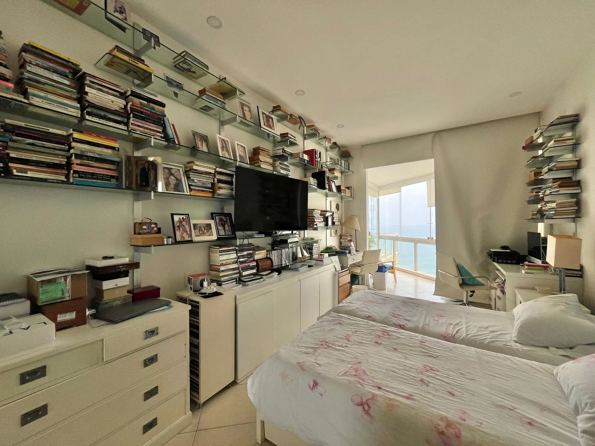 Furnished apartment, 450 m², with a water view — photo 8