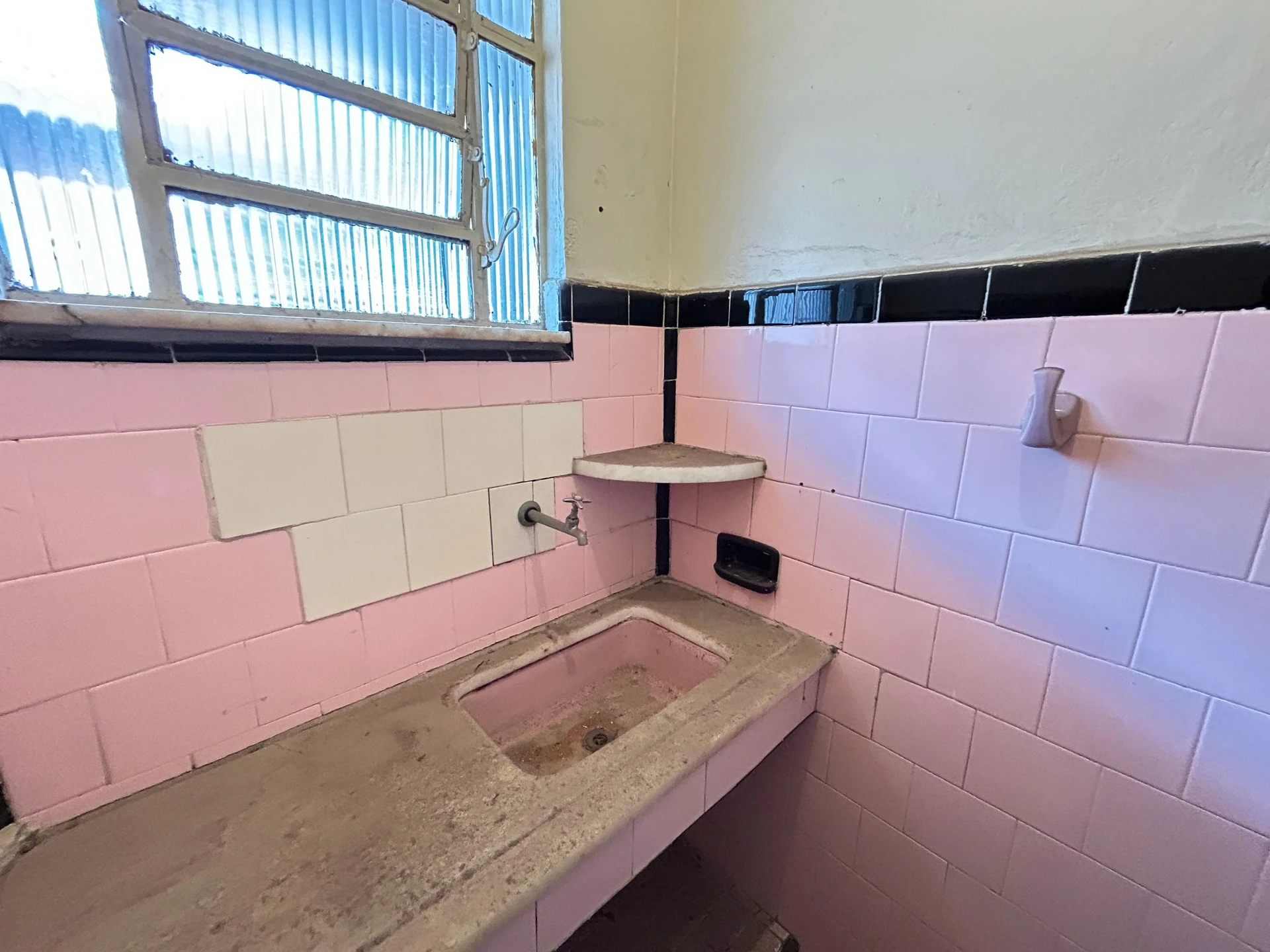 Apartamento sin amueblar con 1 dormitorio y suelo cerámico — photo 21