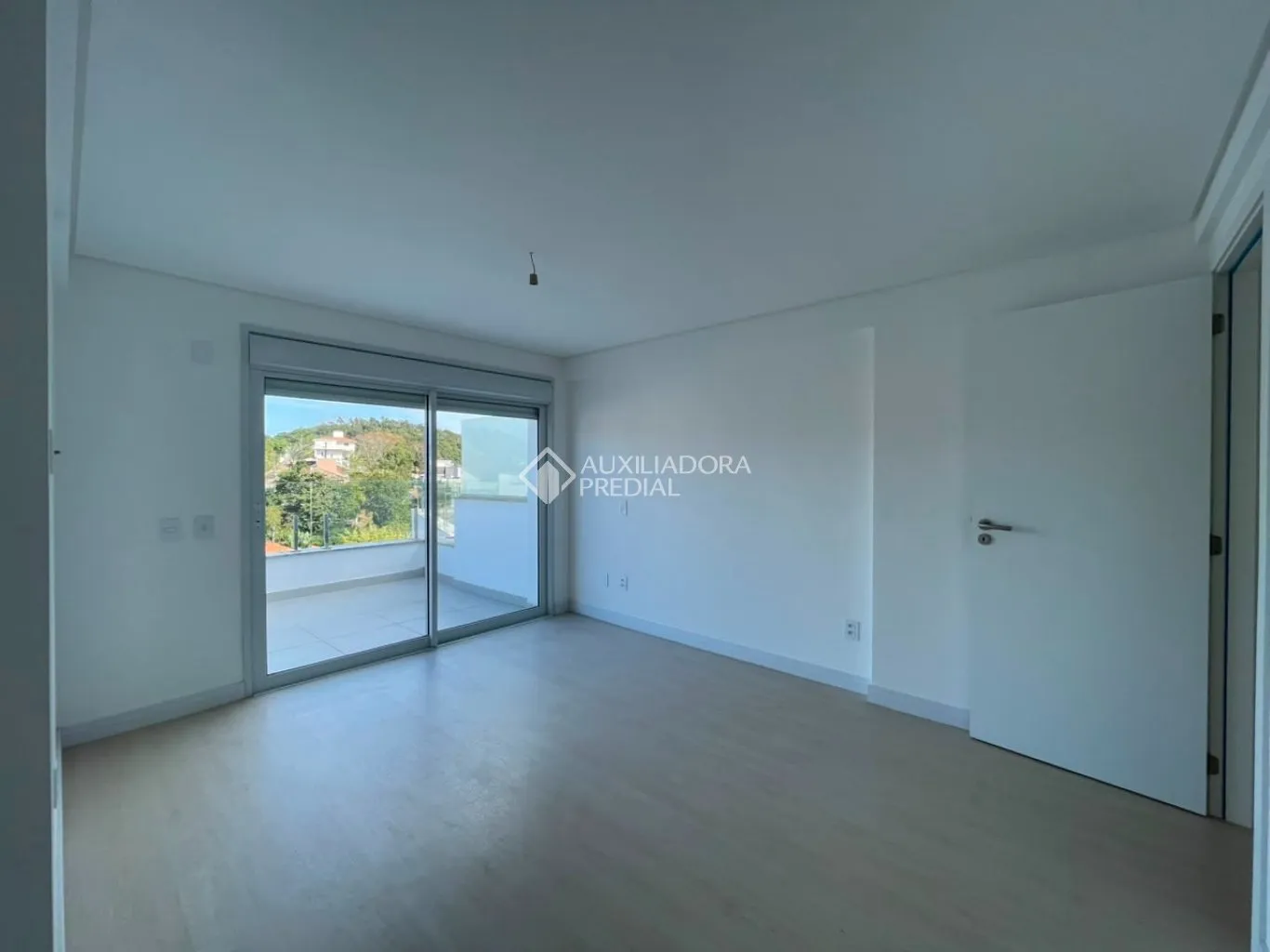 2-bedroom apartment with balcony and terrace — photo 13