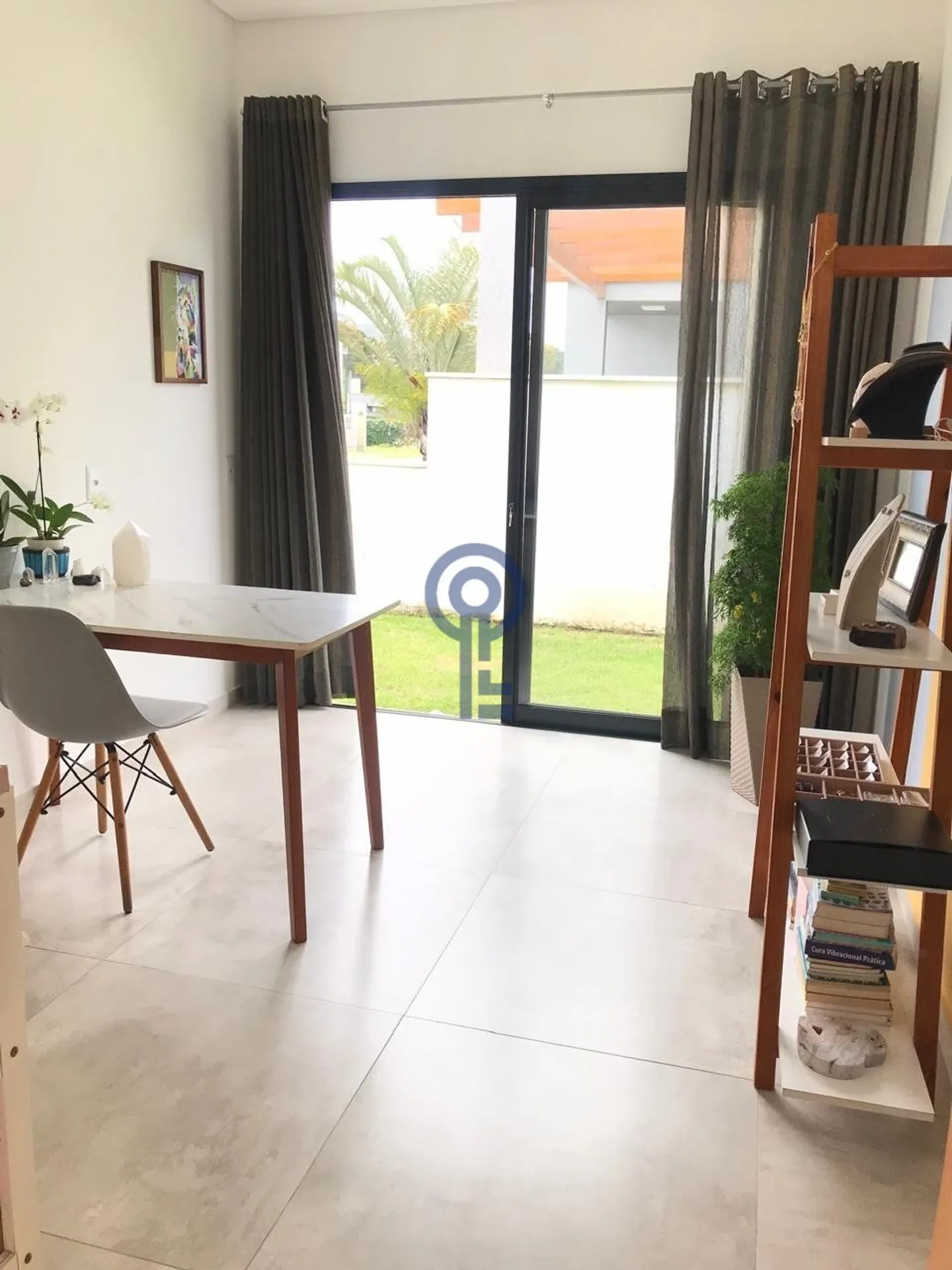 Furnished 4-bedroom house with open-plan kitchen — photo 12