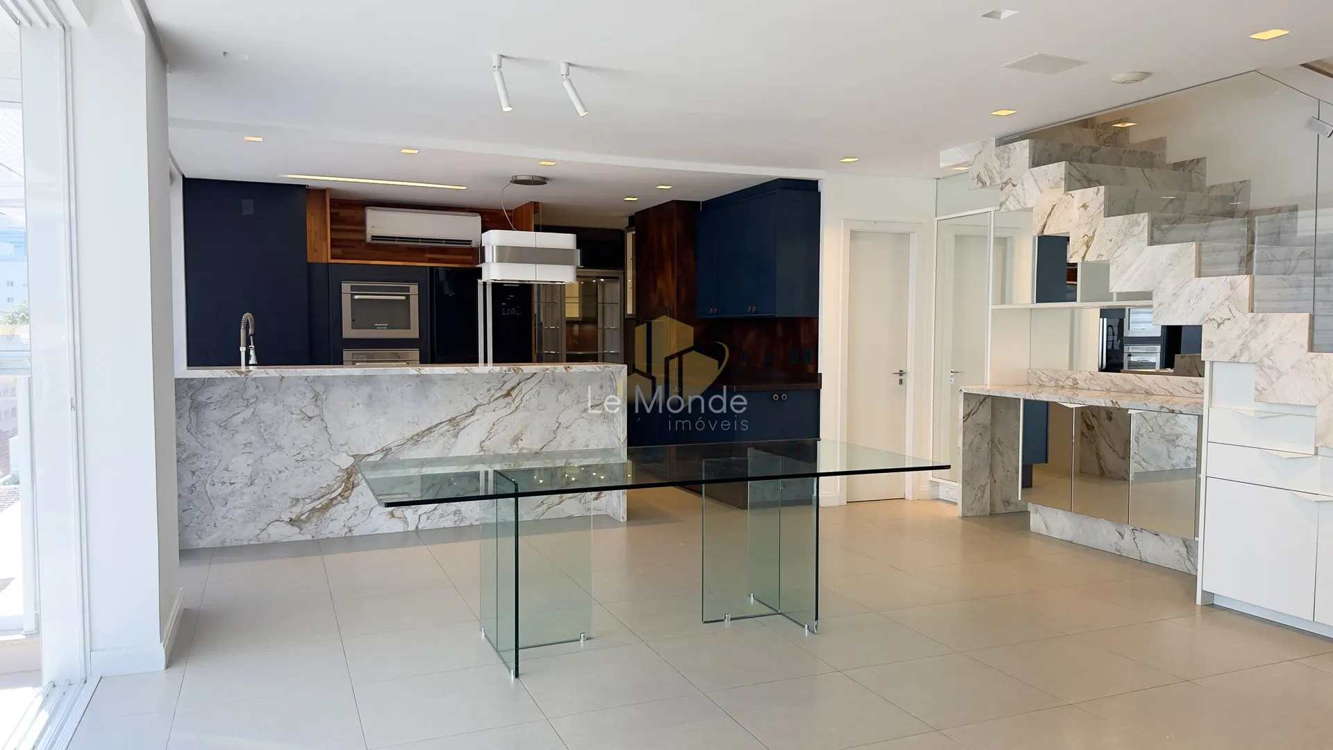 Duplex apartment with 3 bedrooms and 156 m² — photo 25