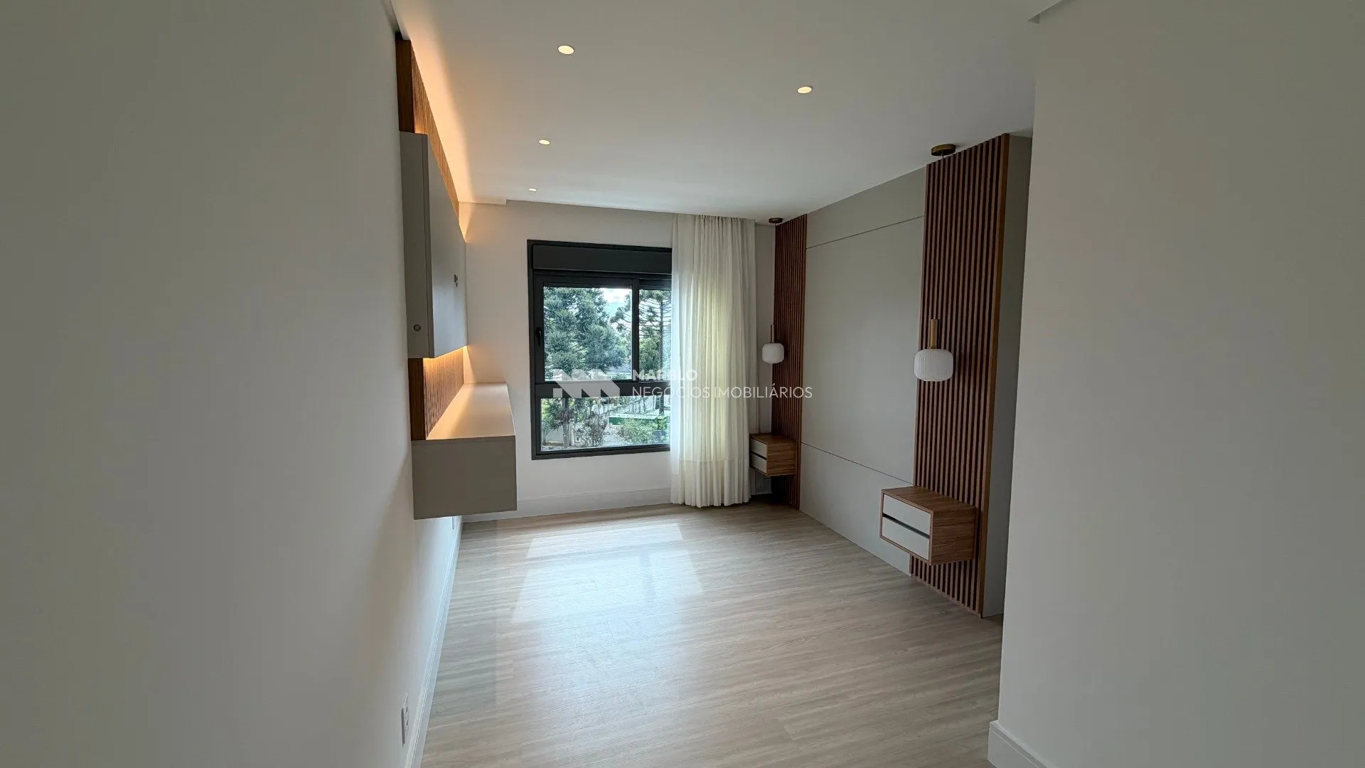 Apartment on the 5th floor with floor-to-ceiling windows — photo 4
